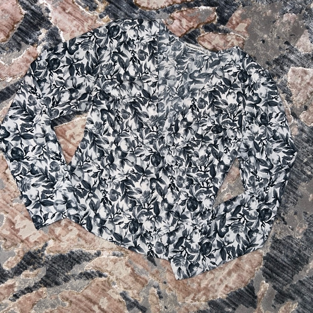 Abercrombie & Fitch | Deep-V blouse | blue floral design